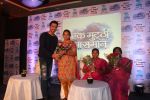 Ashish Chowdhry felicitating the social activist at the PC of Ek Muthi Aasman.jpg